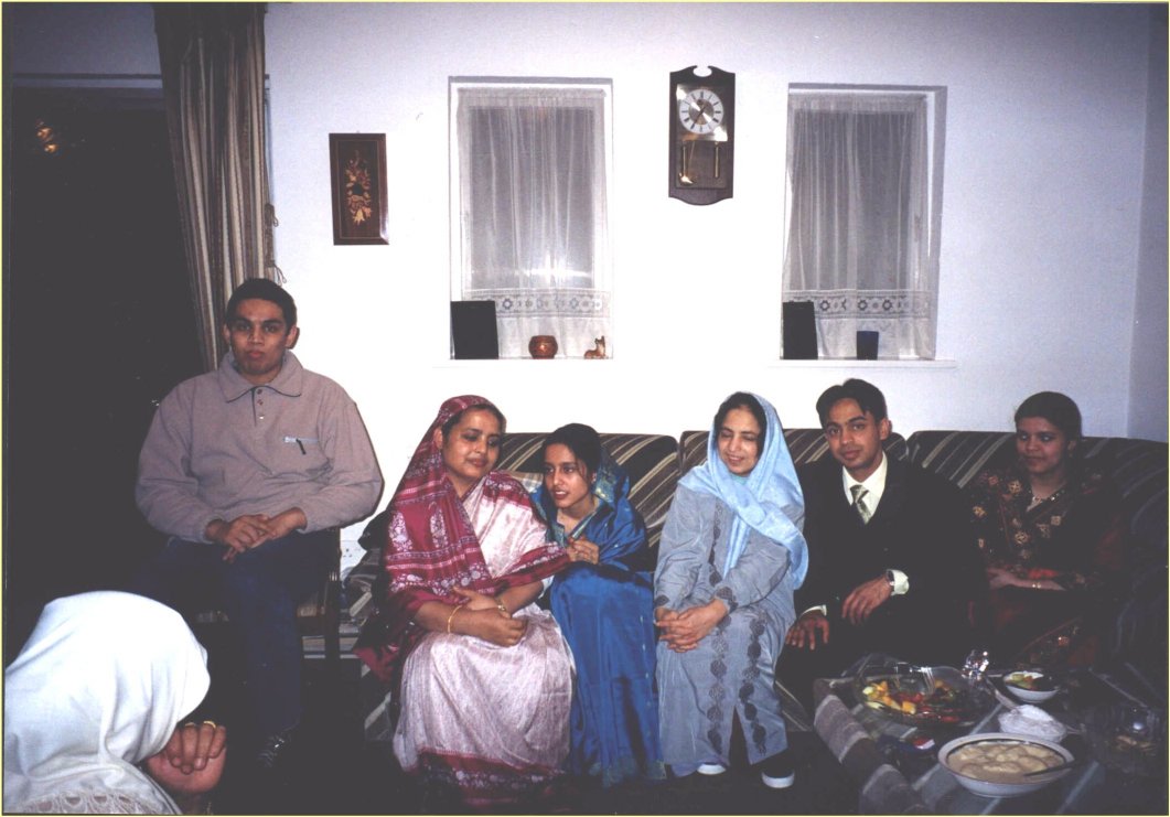 NEW COUPLE WITH MUMS2.JPG