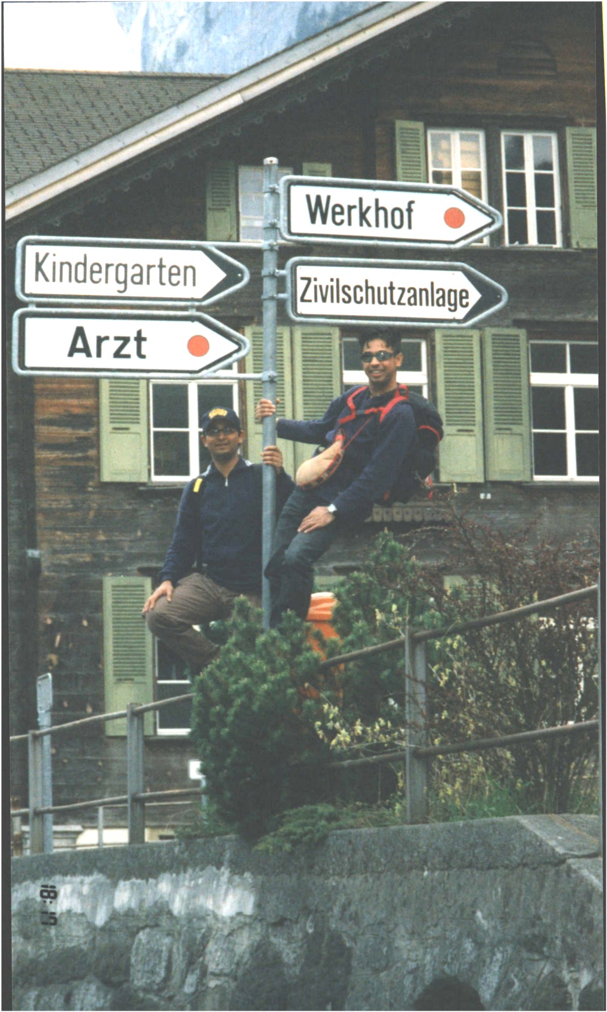 RUDE SIGNS AT LAUTERBRUNEN.JPG